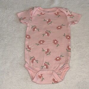 (3 for $10) Gerber Charming Pink Floral Baby Bodysuit onesie 6-9 months 🌺